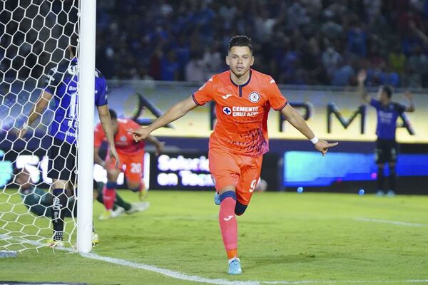 Ángel Romero anota su primer gol en México - Fútbol - ABC Color