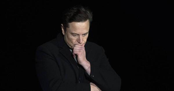 La Nación / Elon Musk se pregunta si Twitter “se está muriendo”