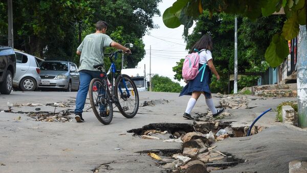 Avenidas de la capital se vuelven intransitables por grandes baches