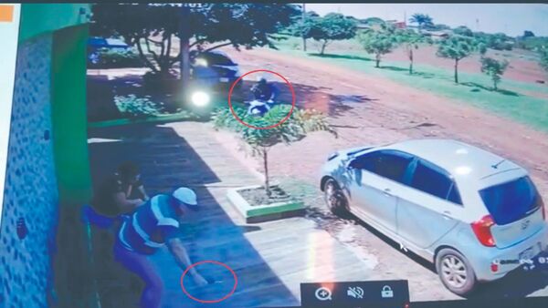 Hizo correr a sicario con su guampa y piedra