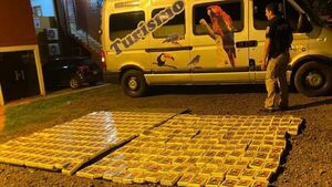 Minibús de turismo trasladaba 388 kilos de cocaína en Hernandarias