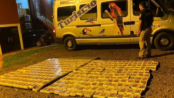 Minibús de turismo trasladaba 388 kilos de cocaína en Hernandarias