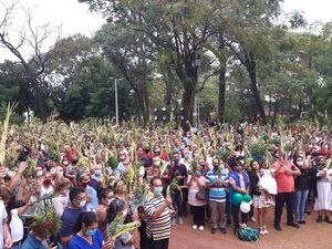 Multitudinaria asistencia en bendición de palmas en la Catedral de San Lorenzo tras dos años de aislamiento - Nacionales - ABC Color