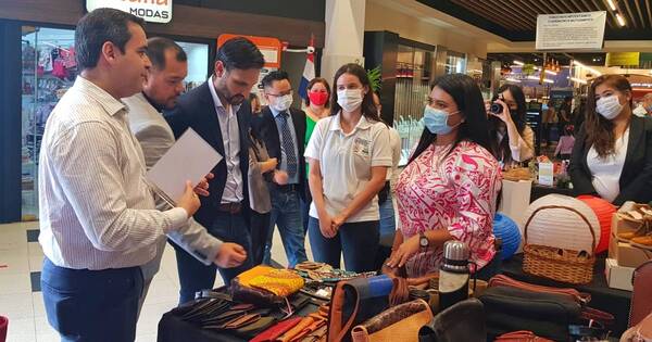 La Nación / Primera feria de saldos de calzados, marroquinería y artesanía fue exitosa