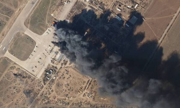Aeropuerto ucraniano de Dnipro, “destruido” por bombardeos rusos | 1000 Noticias