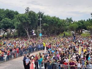 Semana Santa: multitudinaria presencia de fieles en Caacupé   - Nacionales - ABC Color