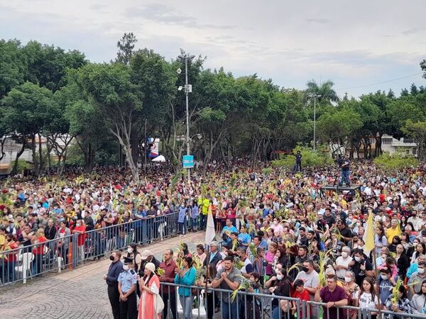 Semana Santa: multitudinaria presencia de fieles en Caacupé - Nacionales - ABC Color