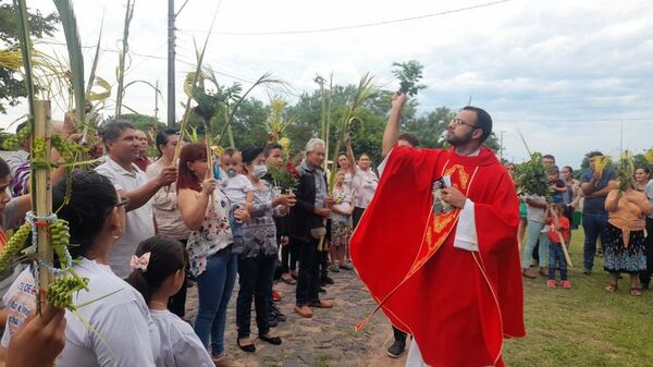 Familias acuden a la bendición de las palmas en Santaní - Nacionales - ABC Color