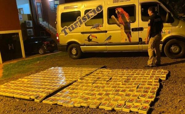 Minibús de turismo trasladaba 388 kilos de cocaína en Hernandarias