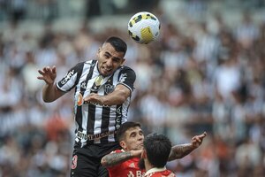 Junior Alonso dio una asistencia y Atlético Mineiro ganó con doblete de Hulk