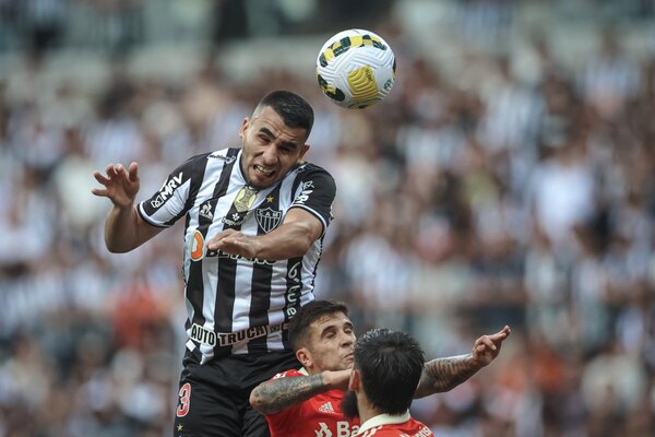 Junior Alonso dio una asistencia y Atlético Mineiro ganó con doblete de Hulk