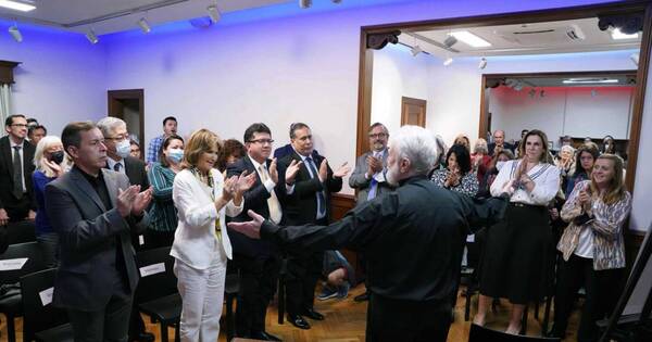 La Nación / Cabildo presentó libros en Baires