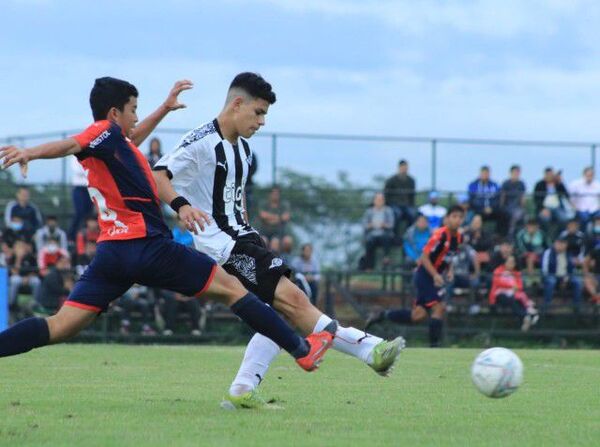 Libertad derrotó a Cerro y ahora comparten la cima en la Sub 14 - Fútbol - ABC Color