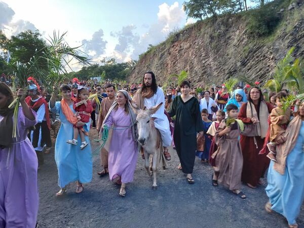 Ñemby: Recrean entrada de Jesús a Jerusalén - Nacionales - ABC Color
