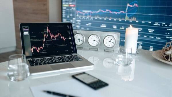 Petróleo, lluvias y dólar estables: ¿cuándo bajarán los precios?