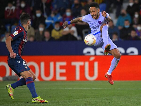 Barça gana sobre la hora y sigue a 12 puntos del Madrid en LaLiga - Fútbol - ABC Color