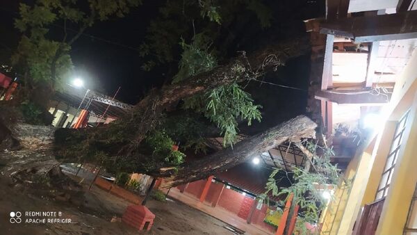 Temporal con granizada y fuertes vientos causa destrozos en Itapúa