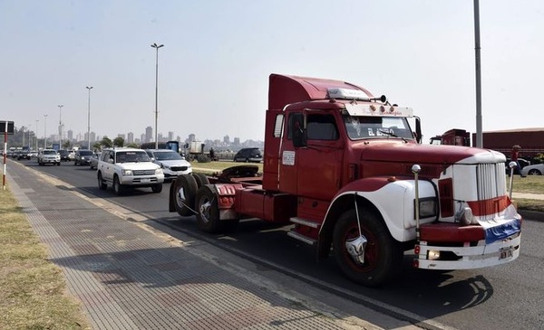 'Nadie podrá viajar en Semana Santa si se aprueba esta ley de subsidio', advierte líder camionero