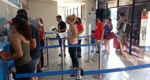 Miles de compatriotas registran salida del país con destino a playas del Brasil - La Clave