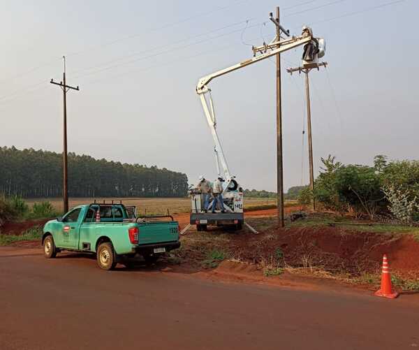 ANDE trabaja para reponer el servicio eléctrico en localidades de Caaguazú - .::Agencia IP::.