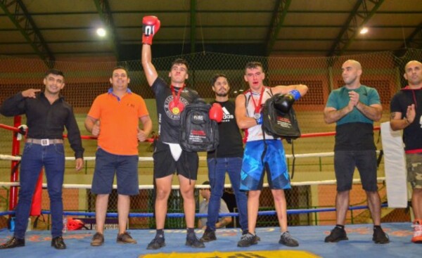 Exitosa jornada de boxeo en el Polideportivo Carlos Barreto Sarubbi