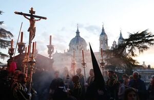 Españoles recuperan la Semana Santa y sus tradiciones - Estilo de vida - ABC Color