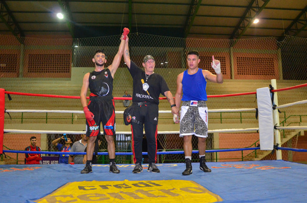 Realizan velada boxística amateur con apoyo del Shopping París