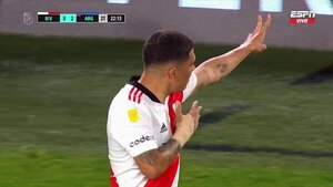 Dedicatorias y homenajes para Robert Rojas en el Monumental