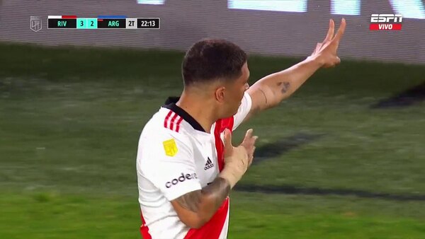 Dedicatorias y homenajes para Robert Rojas en el Monumental