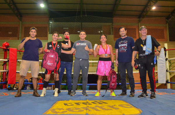 Noche de boxeo en el polideportivo Carlos Barreto Sarubi de CDE - La Clave