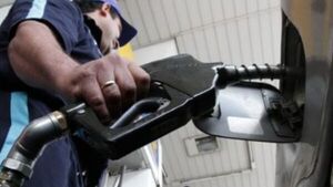 Empresario critica la vacilación del Gobierno por crisis del combustible