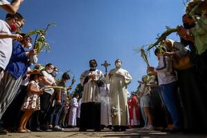 Católicos paraguayos colman los templos en el comienzo de la Semana Santa - El Independiente