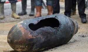 Explotó una bomba de la Segunda Guerra Mundial y mató a un hombre