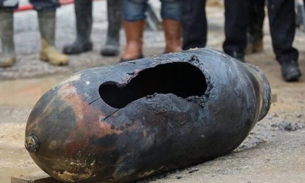 Explotó una bomba de la Segunda Guerra Mundial y mató a un hombre