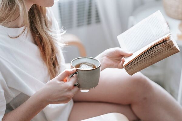 El mejor horario para leer un libro según la ciencia