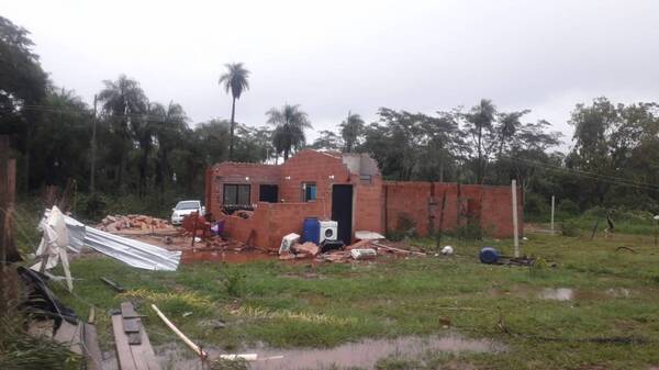 Crónica / [VIDEO] Tornado hizo volar más de 10 casas en Ypané