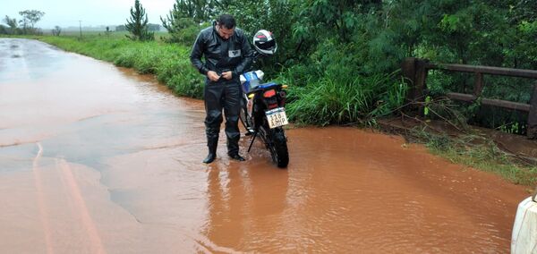 Durante intensa lluvia, asaltan a levantador de pedidos en Tomas Romero Pereira