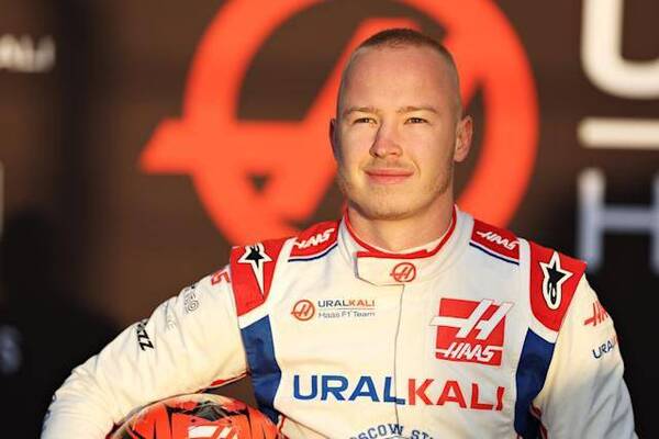 Crónica / Por ser amiwis de Putin, un piloto de F1 perdió su mansión de 100 palos
