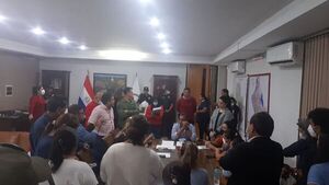 Manifestación de estudiantes logró que Hacienda autorice reasignación de fondos para centros educativos - Nacionales - ABC Color