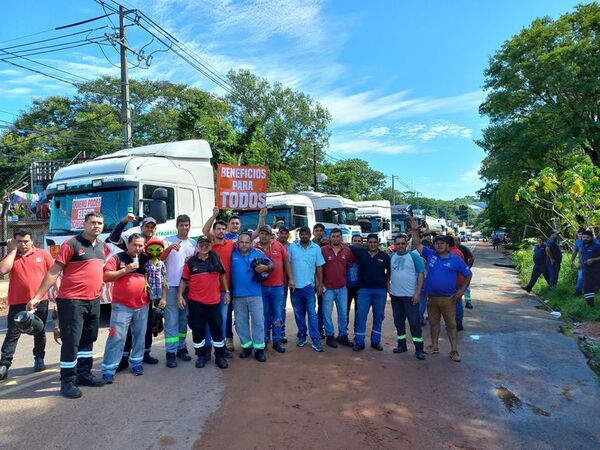 Petropar: mientras que no se derogue ley de subsidio emblemas privados permanecerán frente a la petrolera - Nacionales - ABC Color