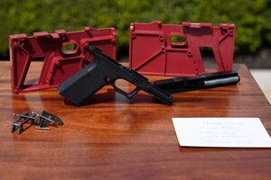 Biden regula armas de fabricación casera para acabar con tiroteos masivos - Mundo - ABC Color