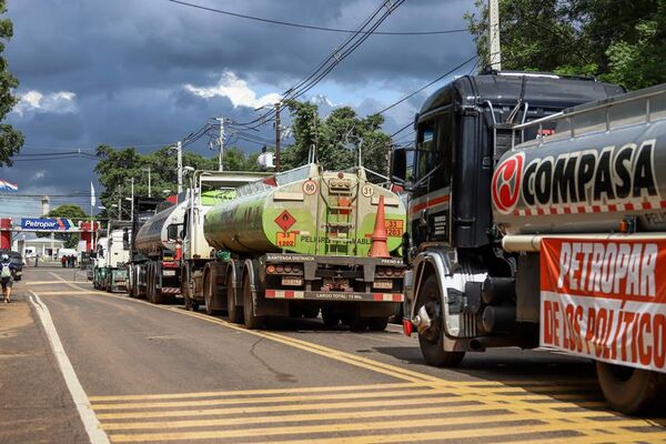 Camioneros creen “poco probable” el cierre de rutas durante Semana Santa - Nacionales - ABC Color