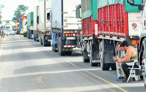 Diario HOY | Camioneros molestos con derogación del subsidio a Petropar y piden que privados bajen sus precios