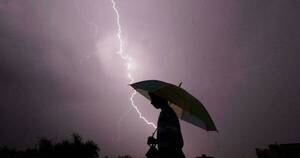 La Nación / Instan a buscar techos seguros y evitar permanecer bajo árboles ante tormentas eléctricas