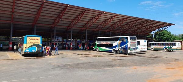 Alto costo de pasajes y alimentos sorprende a pasajeros en esta Semana Santa - Nacionales - ABC Color