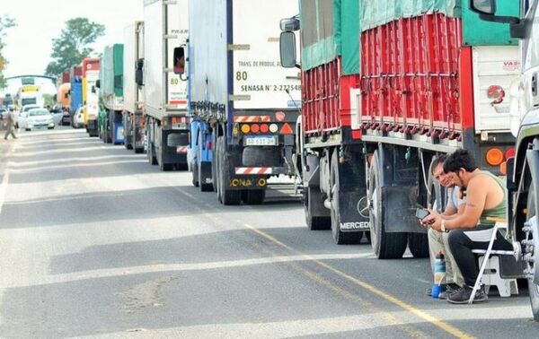 Camioneros molestos con derogación del subsidio a Petropar y piden que privados bajen sus precios