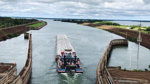 Crecida del río Paraná permitió el envío de 32.000 Ton. de productos