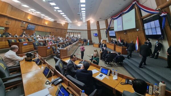 Parlamento derogó ley que subsidia a Petropar y crisis vuelve a foja cero