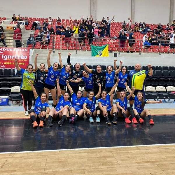 Franco y Minga Guazú son vicecampeones en hándbol - La Clave