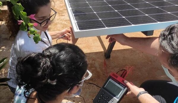 Estudiantes de Energías Renovables culminan pasantía profesional en ITAIPU